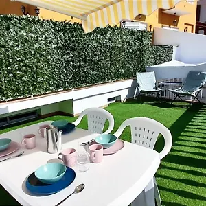 Apartamento Comfy 2 Bedroom In With Wifi And Free Parking